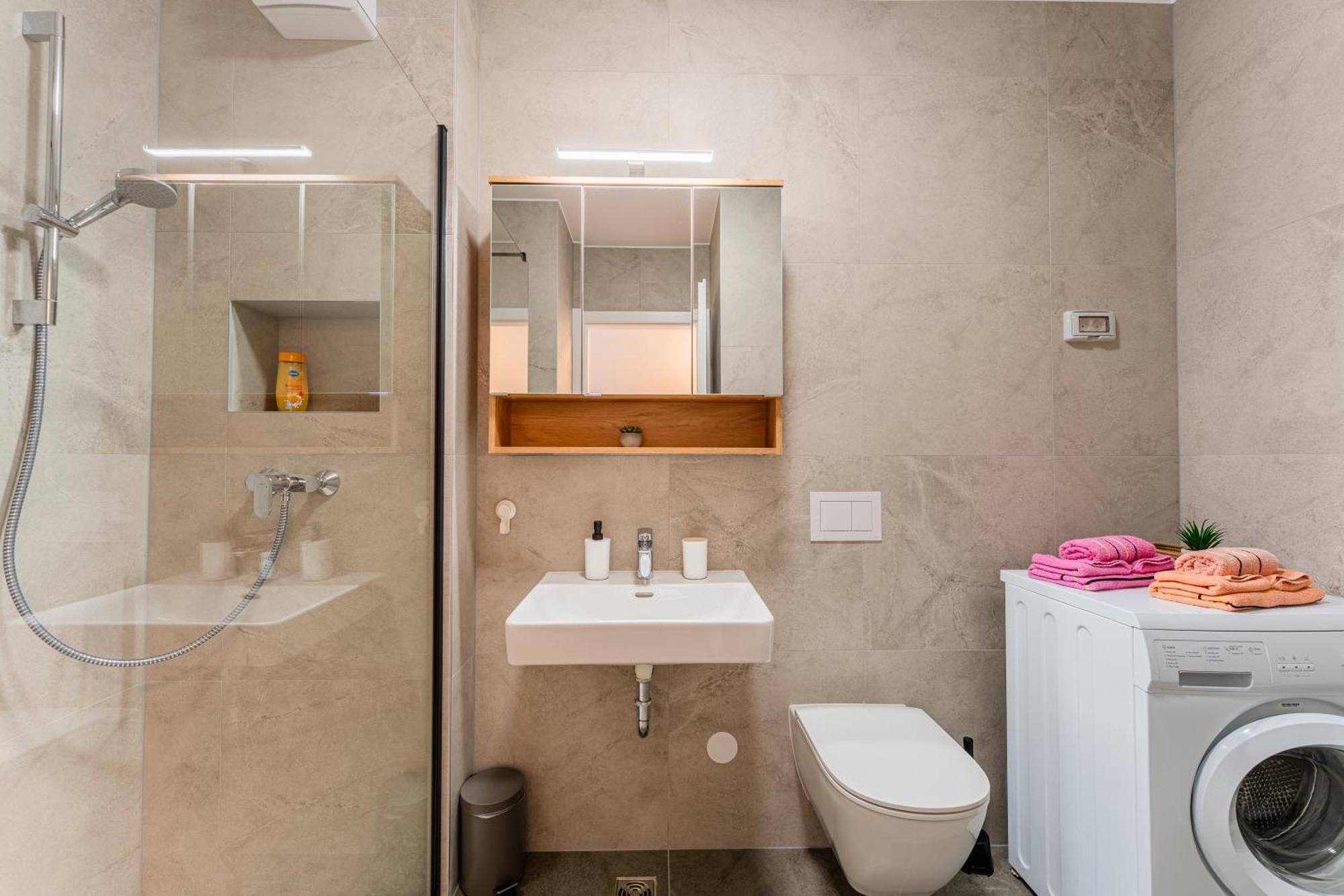 Apartman Flex Selfcheckins 142 - - Bedroom - Garage - Loggia